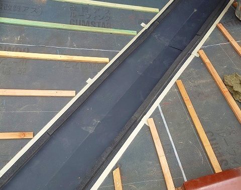 明石市で交換されたガルバリウム谷板金